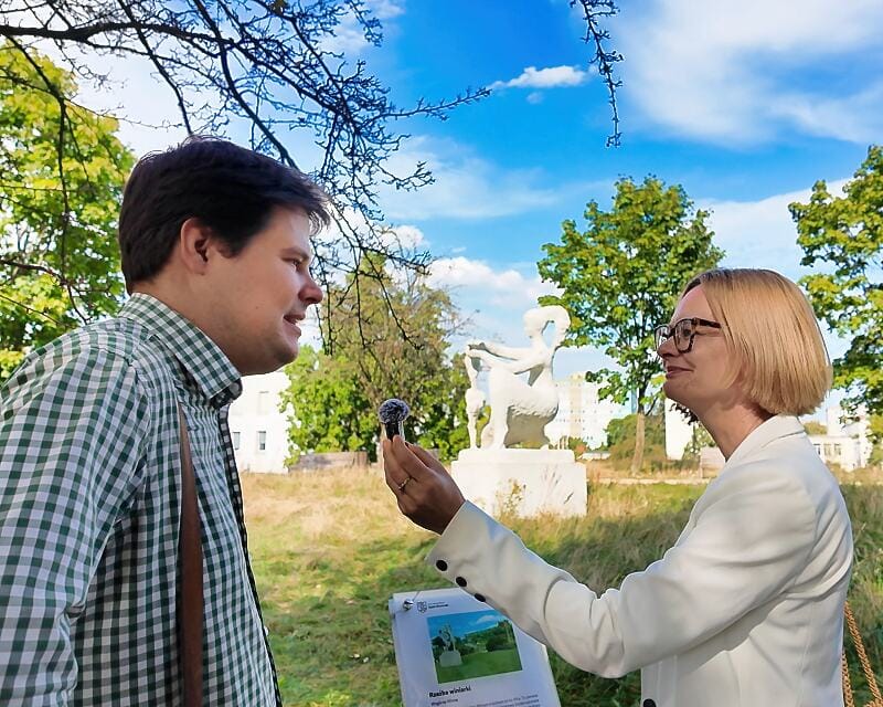 Zielona Góra rzeźba winiarki